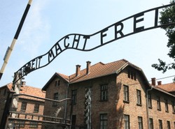 Francja: Wsparliśmy ratowanie Auschwitz-Birkenau