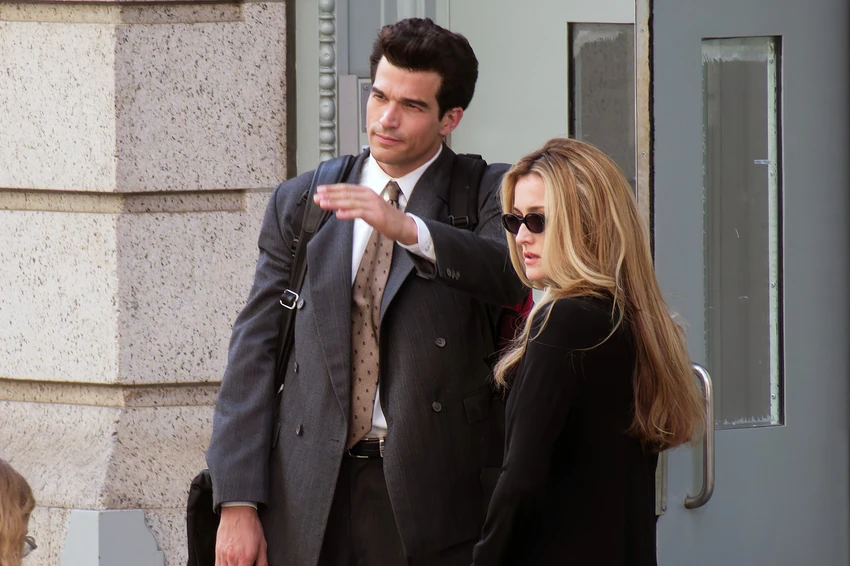 Paul Anthony Kelly i Sarah Pidgeon na snimanju serije o Johnu i Carolyn