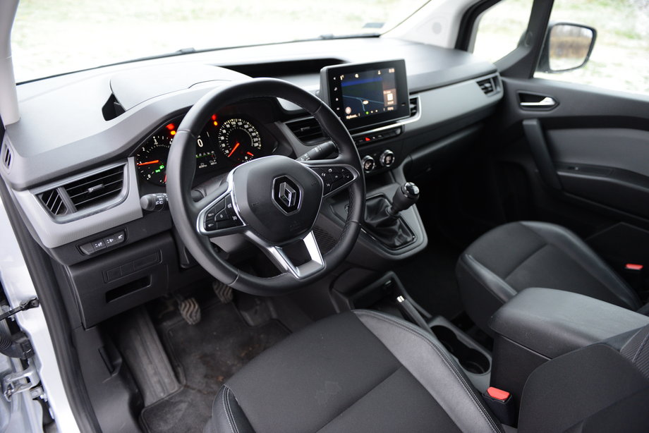 Renault Kangoo Van 1.5 dCi ma kokpit, jak z auta osobowego. Na środku znalazł się nawet duży ekran systemu multimedialnego.
