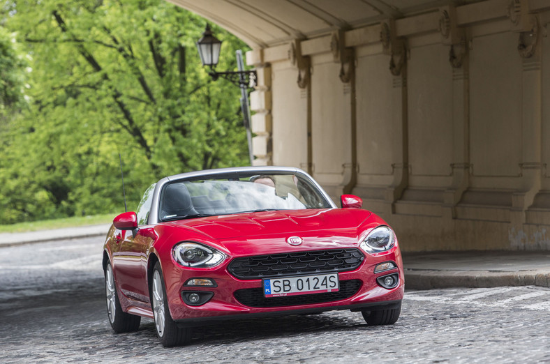 Fiat 124 Spider - fun car retro