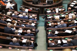 Przedłużenie stanu wyjątkowego. Sejm zajmuje się wnioskiem prezydenta