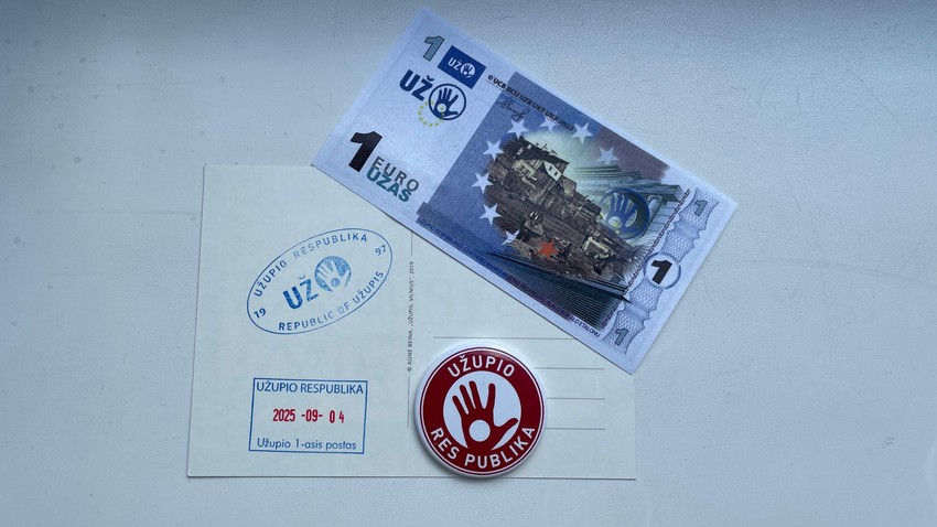 Novac, granični pečati i ostali simboli Užupis republike | Foto: Nemanja Mitrović