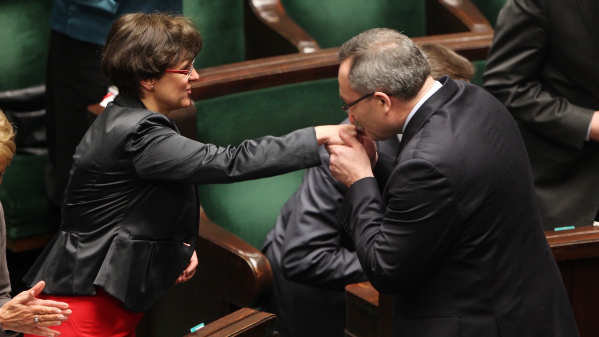 Klub PiS w czasie debaty w Sejmie złożył wniosek o odrzucenia projektu PJN nowelizacji kodeksu wyborczego, który wprowadza zakaz publikacji płatnych ogłoszeń i audycji wyborczych w środkach masowego przekazu. Kluby PO, PSL i SLD chcą dalszych prac nad projektem.