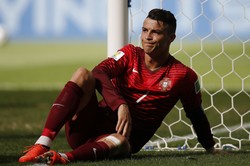 Cristiano Ronaldo ma nową fryzurę. W czasie pandemii głowę ogoliła mu jego partnerka [WIDEO]