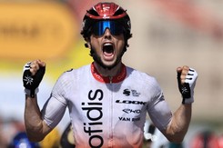 Victor Lafay wygrał 2. etap Tour de France. Adam Yates liderem