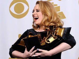 2adele_grammy 2012