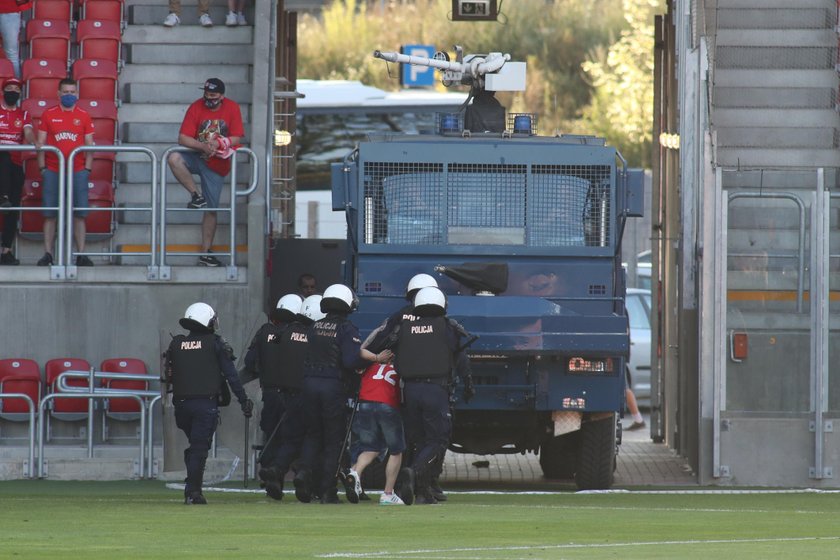 Piłkarzy Widzewa Łódź pobili kibice