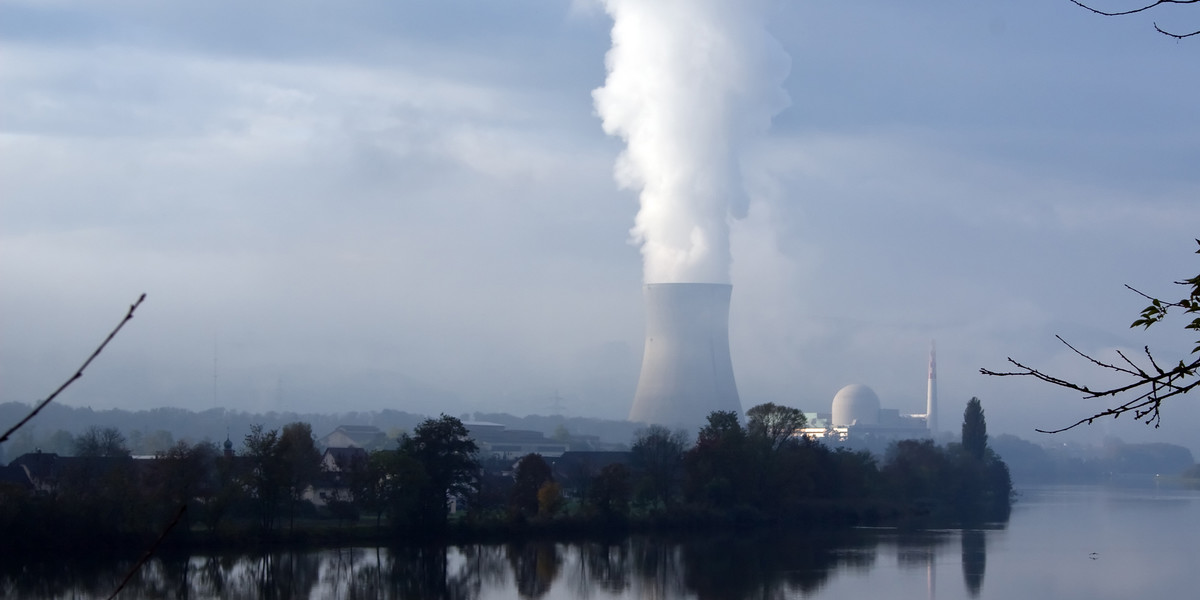 Szwajcarska elektrownia atomowa Beznau wykorzystuje rzekę Aare do chłodzenia