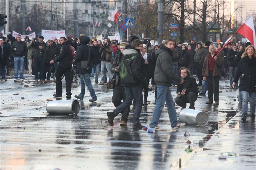 Zadyma podczas Marszu Niepodległości