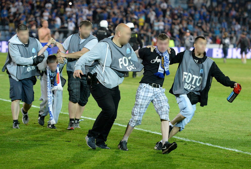 Burdy po meczu w Chorzowie. Policja udawała... fotoreporterów