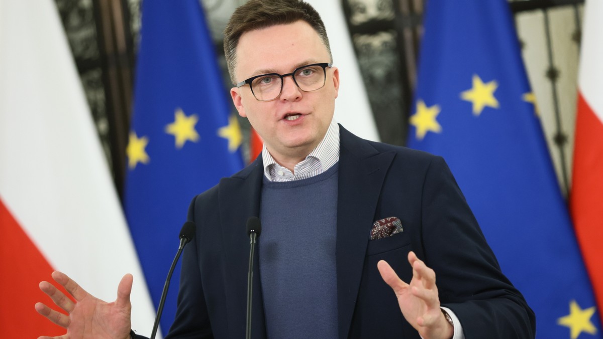 Szymon Hołownia zapowiedział projekt ustawy mający na celu utrudnienie Polexitu [Źródło: Onet]