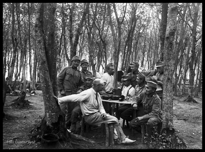 Brygada w punkcie kontrolnym, Horožanka (obecnie na Ukrainie), okres I wojny światowej, fot. Gustav Brož.