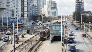 Awaria metra. Wstrzymano ruch pociągów. "Zdarzenie z udziałem pasażera"