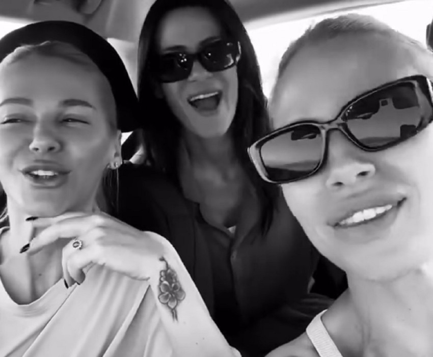Nataša i Kristina Bekvalac, Tanja Mrkić