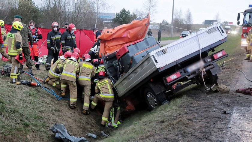 Tragiczny wypadek pod Olsztynem. Dwie osoby nie żyją