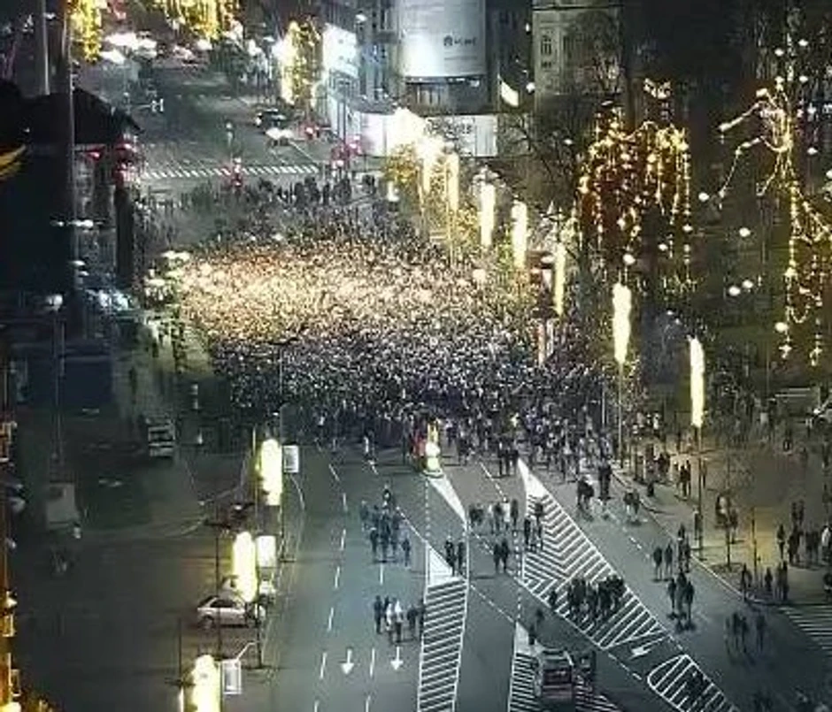 Fotografija snimljena u 21.25