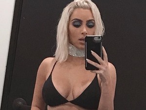 Kim Kardashian még sosem volt ilyen vékony: 60 centis a dereka!