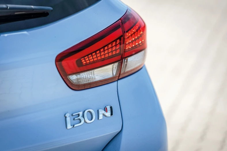 Hyundai: tylne lampy z sygnetem „N”.