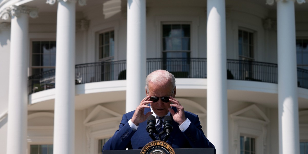 Joe Biden chce obniżyć ceny paliw.