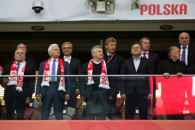 Gwiazdy na meczu Polska - Szkocja. Mroczek, Siwiec, Olejnik, Sikorski i Kwaśniewski na trybunach