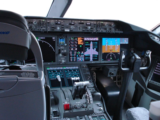 Kabina pilotów w Boeingu 787 Dreamliner
