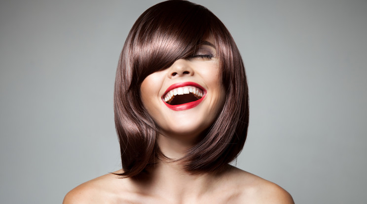 A hajhullásnak számos oka lehet, de egy biztos: vannak vitaminok, amelyek segítenek megőrizni a haj szépségét / Fotó: Shutterstock
