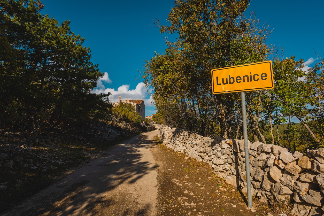 Obec Lubenice sa nachádza na skalnom vrchole.