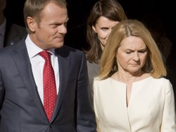 Śmietanka jej nie posłużyła. Małgorzata Tusk na powitaniu premiera Singapuru