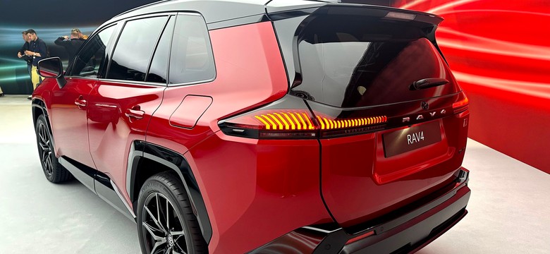 Nowa Toyota wjeżdża do Polski. Hybryda 6. generacji będzie hitem