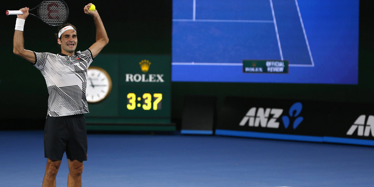 Roger Federer wins Australian Open in a dramatic fifth set that ended with a challenge