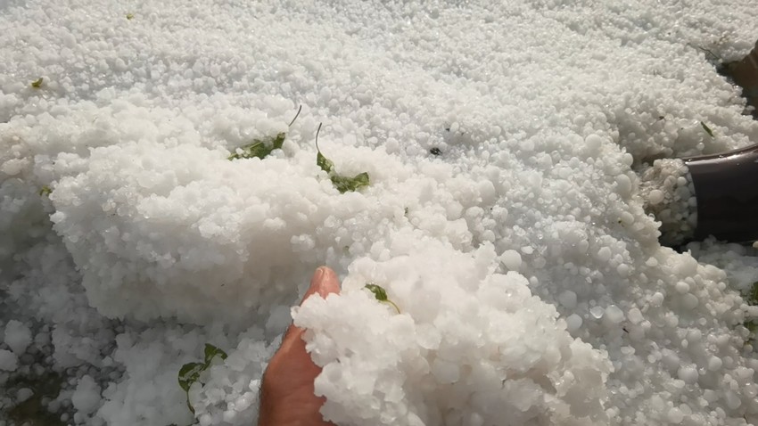 Padao je grad veličine klikera