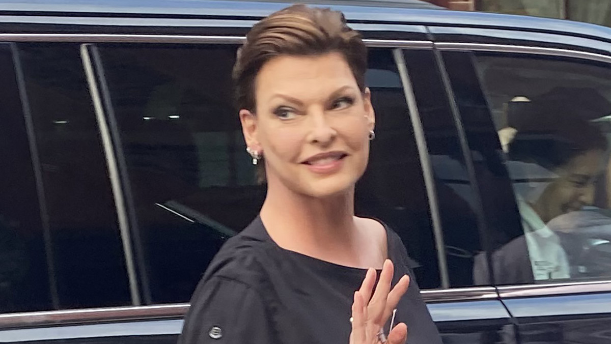 Linda Evangelista choruje na raka. "Jestem jedną nogą w grobie"