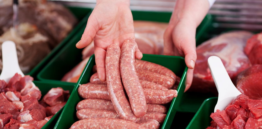 Właściciel polskiego sklepu sprzedawał przeterminowane mięso. Nie zgadniesz, jak się tłumaczył