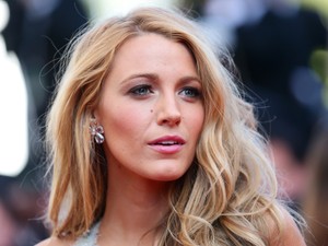 Blake Lively visszatért a vörös szőnyegre, és csak úgy ragyog