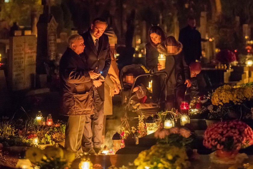 Warszawa: Jarosław Kaczyński na Powązkach odwiedził groby