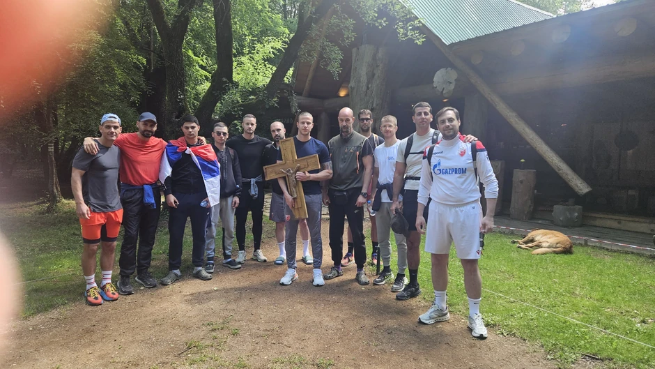 Grupa Barana odlučila da peške ode do manastira Ostrog kako bi obeležili praznik svetog Vasilija Ostroškog