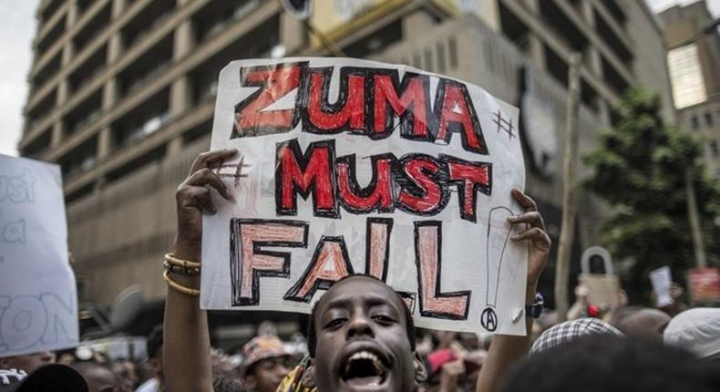 Angry South African students try to pull down fence at Zuma offices