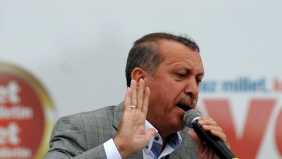Turecki premier Recep Tayyip Erdogan skrytykował w Sofii Unię Europejską za wolne, jego zdaniem, tempo negocjacji i stawianie barier przed członkostwem jego kraju.