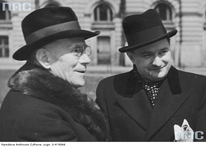 Aktor i reżyser Ludwik Solski (z lewej) w towarzystwie reżysera filmowego Romualda Gantkowskiego