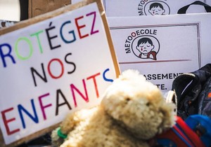 „Zaštitimo našu decu“, poruka je sa protesta roditelja | Foto: AFP via Getty Images