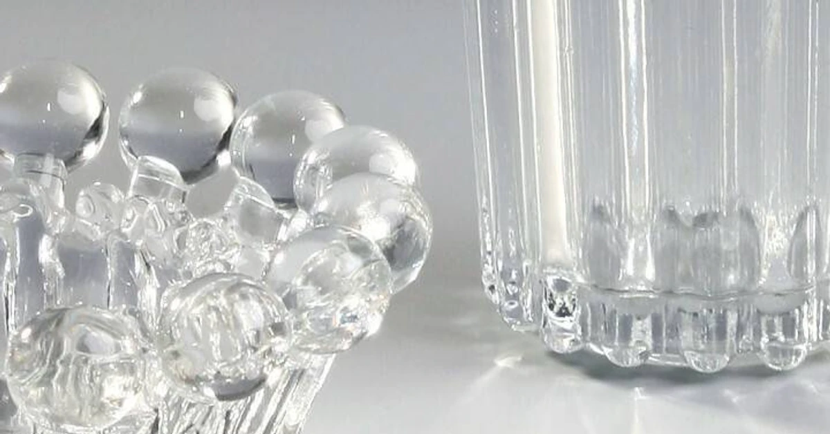 Szklana misa z PRL kosztuje dziś nawet 8 tys. zł. Sprzedają się nawet uszkodzone egzemplarze [FOTO]