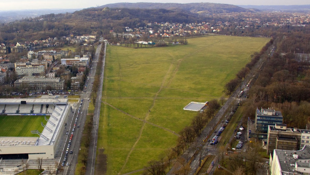 Do 2030 r. w Krakowie ma być o 400 ha zieleni więcej niż obecnie - parków, skwerów, zieleńców. - Założyliśmy, że w ciągu 14 lat w mieście mogłoby powstać 14 nowych parków - powiedziała architekt krajobrazu Agnieszka Kowalewska, koordynator projektu dotyczącego rozwoju zieleni w mieście.