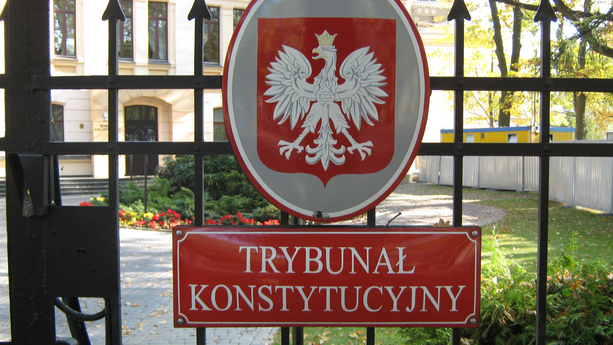 Do Trybunału Konstytucyjnego wpłynął wniosek grupy <a href="https://wiadomosci.onet.pl/pis" id="a2b5a10f-eee5-4e7e-b084-bf70bf0d4eb2" data-link-role-code="none">posłów PiS </a>o zbadanie konstytucyjności przepisów o ujawnianiu zgłoszeń kandydatów do Krajowej Rady Sądownictwa i ograniczaniu prawa do informacji publicznej. Podobny wniosek, złożony przez PiS w sierpniu, uległ umorzeniu.