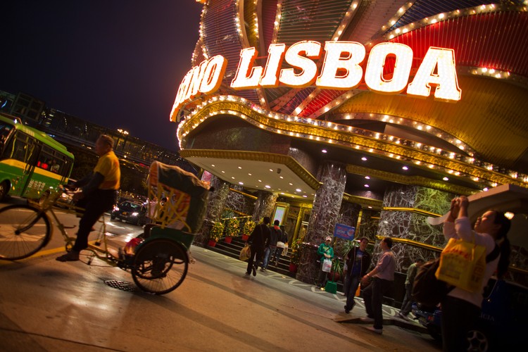 Turystyka hazardowa jest największym źródłem przychodów miasta i odpowiada za około 50 proc. jego PKB. W 2012 roku kasyna zarobiły łącznie rekordową sumę 38 mld dolarów.