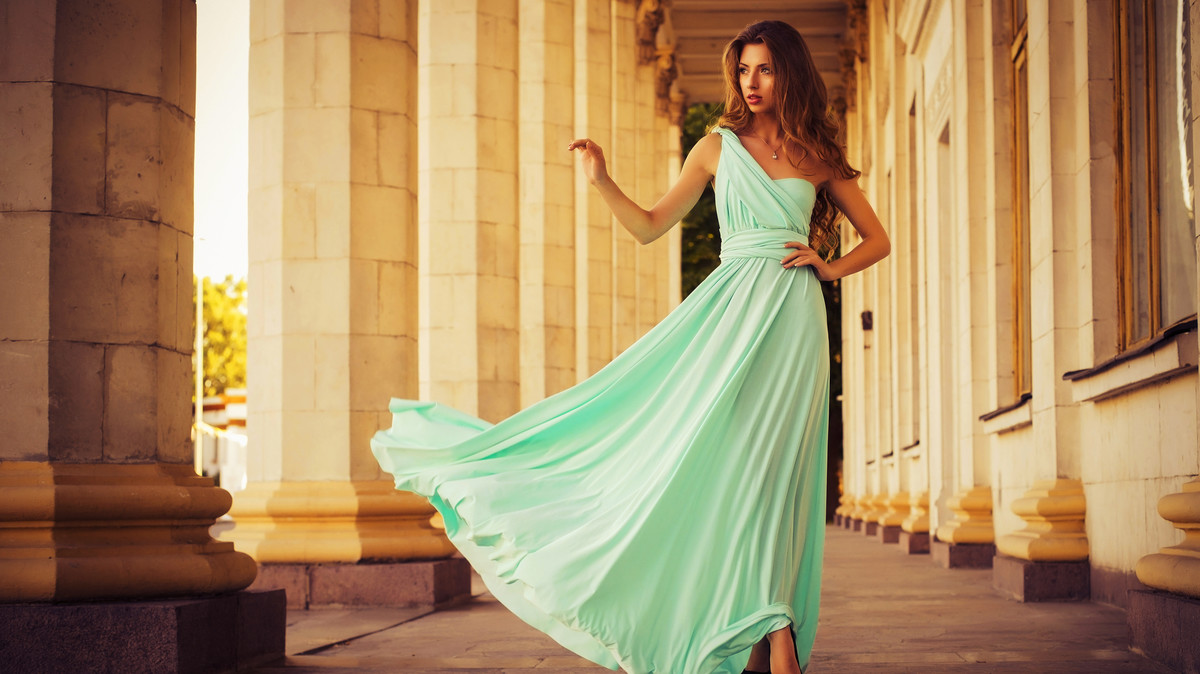 13 efektownych sukienek idealnych na letnie wesele - Moda