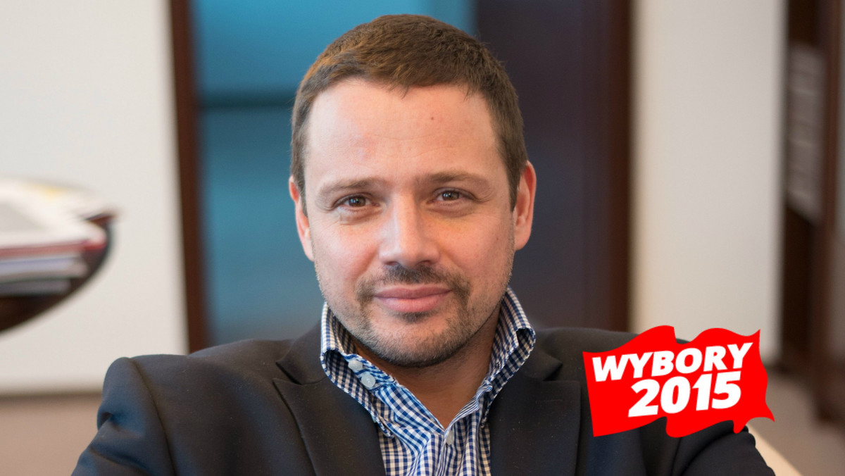 W rozmowie z Onetem Rafał Trzaskowski wyjaśnia kulisy porozumienia UE ws. uchodźców, mówiąc m.in. że do Polski wcale nie musi trafić zapowiadane 7 tys. osób. Jego zdaniem warto było przyjąć uchodźców, aby do końca móc negocjować swoje warunki. - Można mówić oczywiście, że Polska się nie zgodzi na to i postawić wojsko na granicy, ale to jest równoznaczne z wyjściem z UE – dodaje. Sekretarz stanu MSZ krytykuje także Jarosława Kaczyńskiego, który jego zdaniem "swoimi wypowiedziami rujnuje reputację Polski w świecie".