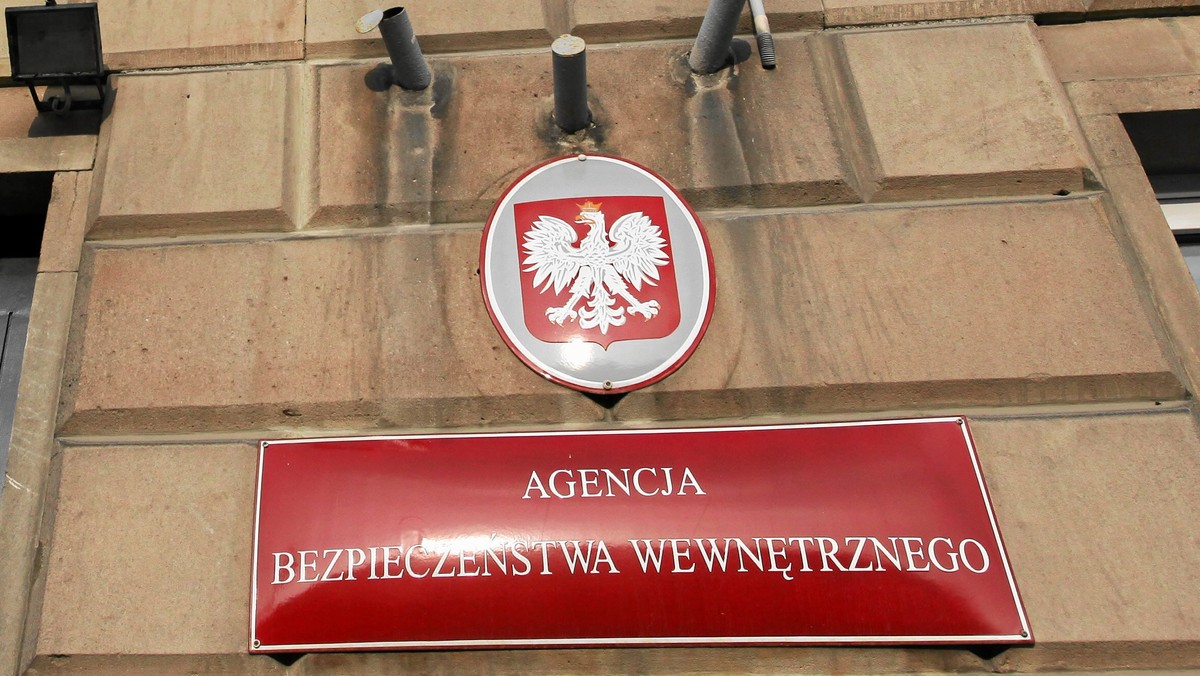 Kontrwywiad ABW podejrzewał rosyjskie służby specjalne o udział w aferze podsłuchowej - takie wnioski wynikają z analizy akt prokuratury, do których dotarło Radio Zet. To nowe materiały, których nie ma wśród tych, które wcześniej opublikował Zbigniew Stonoga.