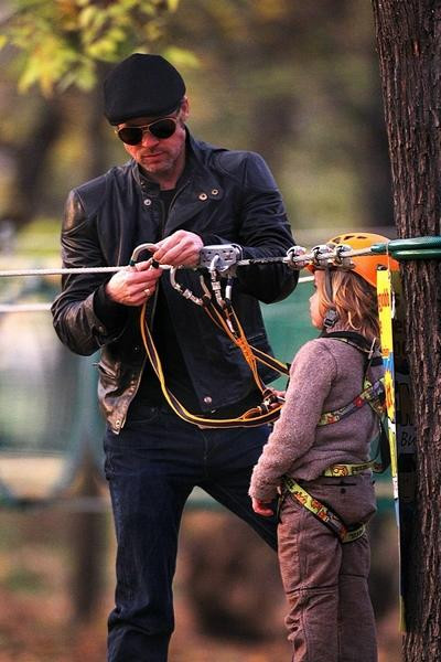 Angelina Jolie i Brad Pitt z dziećmi w parku w Budapeszcie