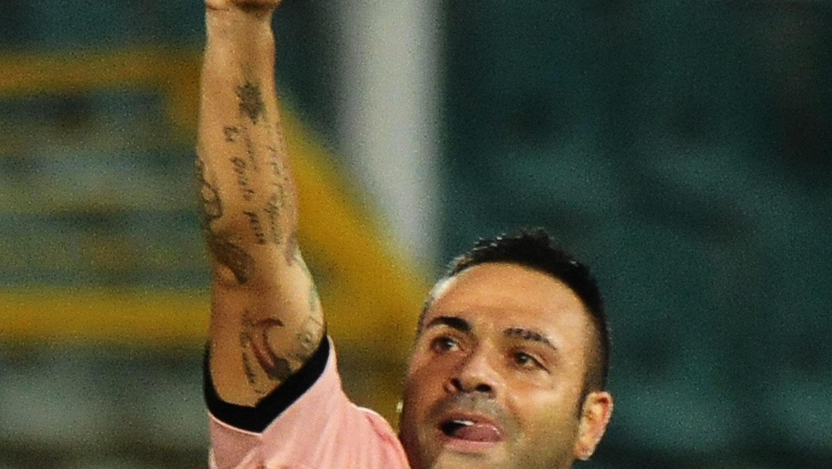 Palermo w meczu rozpoczynającym 14. kolejkę włoskiej Serie A pokonało na własnym stadionie ekipę Catanii 3:1 (1:0). Po tym meczu gospodarze awansowali na 14. pozycję w ligowej tabeli, goście z kolei utrzymali swoje, siódme miejsce.