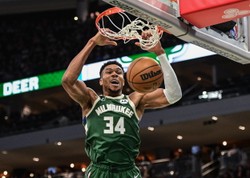Liga NBA. Nowy rekord kariery Antetokounmpo, zdobył 55 punktów